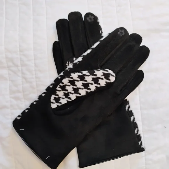 London Fog Red and Black Houndstooth Scarf and Gloves Set - Picture 8 of 17